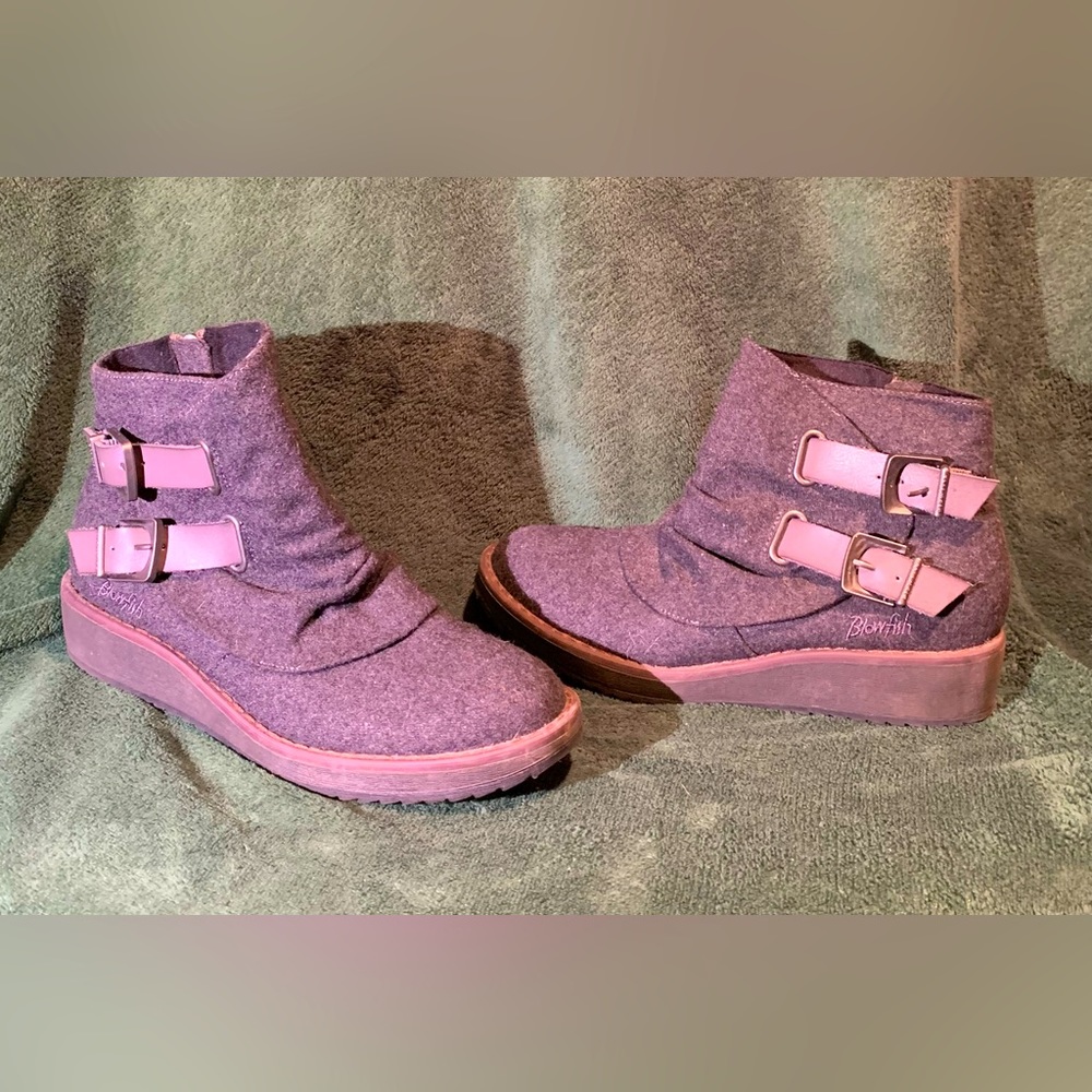 Blowfish EUC Sz 8 wedge motto bootie gray flannel w/ soft polar fleece interior